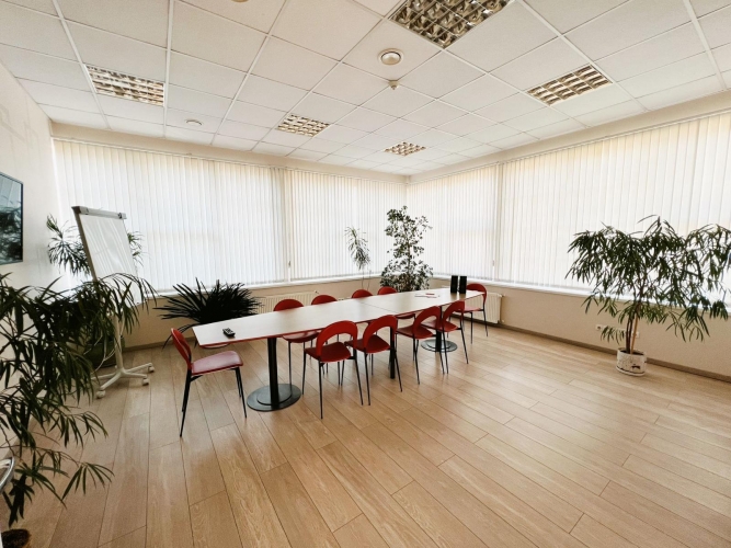 Sludinājumi. Iznomā biroja telpas biroju ēkā!  Telpas ir pilnībā atbrīvotas. Bez mēbelēm. Ir iespēja pielāgot Cena: 1952 EUR/mēn Foto #2