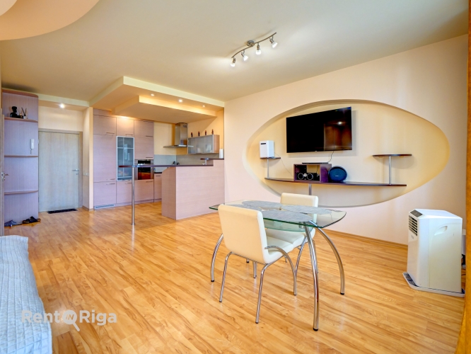 Sludinājumi. Pārdod modernu studijas tipa dzīvokli ar terasi Pļavniekos!  Ja meklē ērtu, pilnībā aprīkotu un Cena: 108000 EUR Foto #3