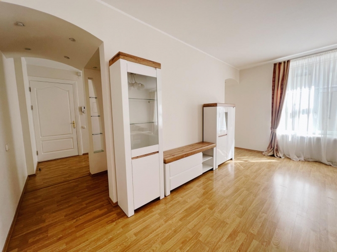 Sludinājumi. Plašs 4-istabu dzīvoklis vēstniecību rajonā. Izīrē ērtu un mājīgu dzīvokli klusajā Rīgas centrā.  Cena: 1300 EUR/mēn Foto #5