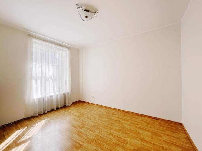 Sludinājumi. Plašs 4-istabu dzīvoklis vēstniecību rajonā. Izīrē ērtu un mājīgu dzīvokli klusajā Rīgas centrā.  Cena: 1300 EUR/mēn Foto #7