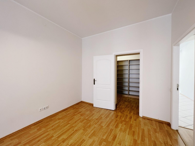 Sludinājumi. Plašs 4-istabu dzīvoklis vēstniecību rajonā. Izīrē ērtu un mājīgu dzīvokli klusajā Rīgas centrā.  Cena: 1300 EUR/mēn Foto #8