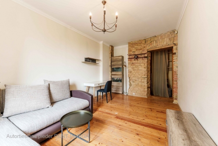 Sludinājumi. Pārdod mājīgu un siltu 1-istabas dzīvokli Rīgas centrā!  Gaišs, omulīgs un pilnībā aprīkots Cena: 60500 EUR Foto #2