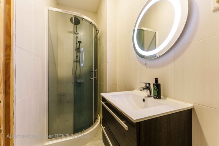 Sludinājumi. Pārdod mājīgu un siltu 1-istabas dzīvokli Rīgas centrā!  Gaišs, omulīgs un pilnībā aprīkots Cena: 60500 EUR Foto #5