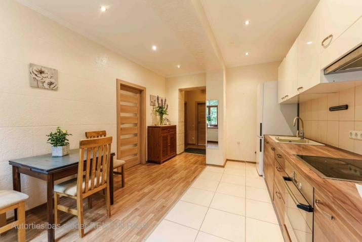 Sludinājumi. Silts un gaišs 2 istabu dzīvoklis Āgenskalna sirdī  vieta, kur gribas palikt.  Šis dzīvoklis Cena: 159000 EUR Foto #3