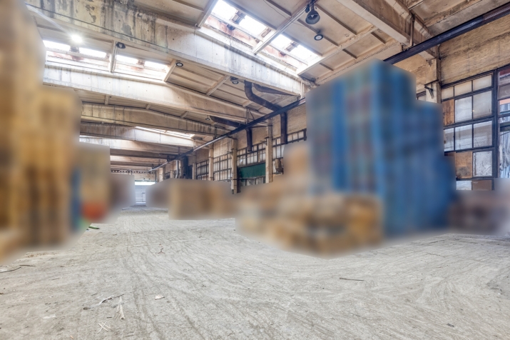 Sludinājumi. Pieejamas ražošanas/noliktavas telpas Ilzenes ielā 1B:  Trīs celtņi ar pacelšanas jaudu 3,2 t Cena: 5085 EUR/mēn Foto #2