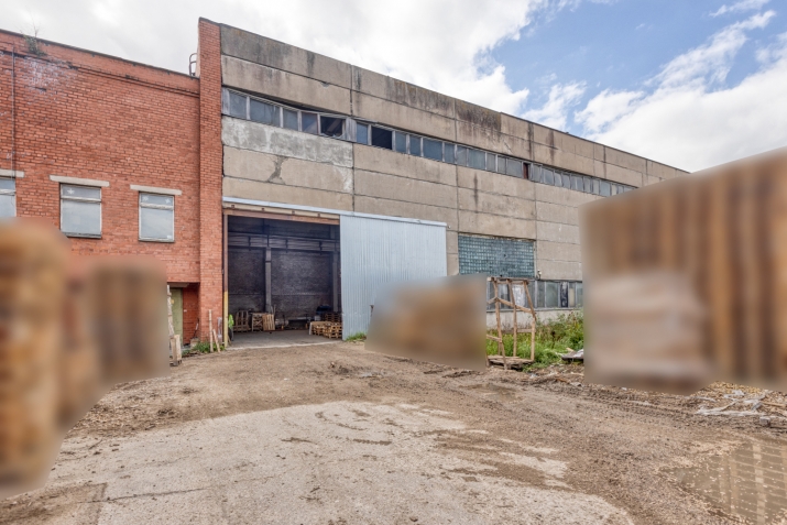 Sludinājumi. Pieejamas ražošanas/noliktavas telpas:  Divi celtņi ar pacelšanas jaudu 5 t katrs; Apsargāta Cena: 2958 EUR/mēn Foto #1