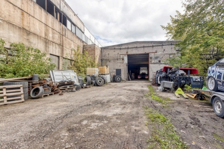 Sludinājumi. Telpas autoservisam Ilzenes ielā 1B, 450 m:  Gates 3.4 m x 4.3 m, allowing access for trucks; Cena: 1350 EUR/mēn Foto #1