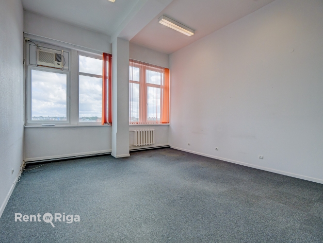 Sludinājumi. Kvalitatīvs, kompakta izmēra birojs renovētā ēkā  Ganību dambī 24D.  Birojs atrodas ēkas 7. stāvā, Cena: 122 EUR/mēn Foto #2