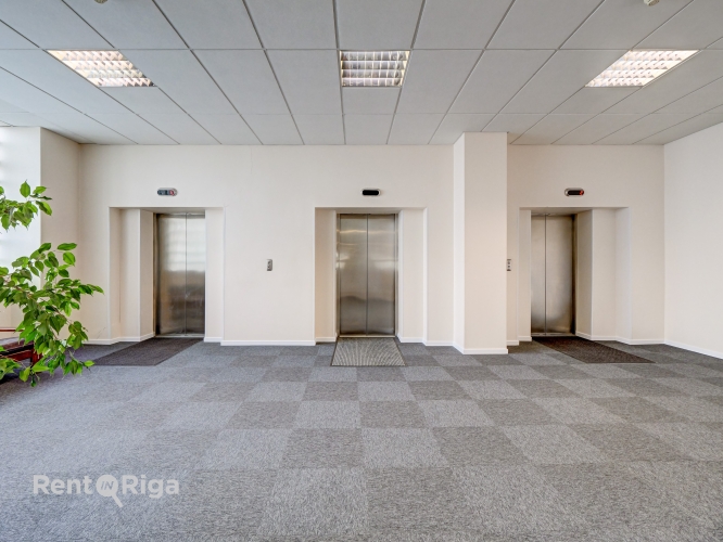 Sludinājumi. Kvalitatīvs, kompakta izmēra birojs renovētā ēkā  Ganību dambī 24D.  Birojs atrodas ēkas 7. stāvā, Cena: 122 EUR/mēn Foto #6