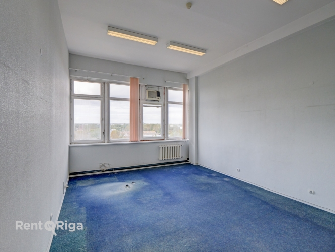 Sludinājumi. Kvalitatīvs, kompakta izmēra birojs renovētā ēkā  Ganību dambī 24D.  Birojs atrodas ēkas 7. stāvā, Cena: 117 EUR/mēn Foto #1