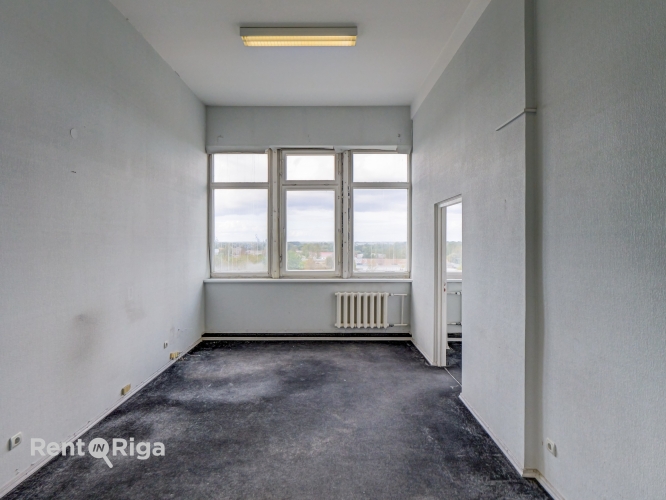 Sludinājumi. Kvalitatīvs, kompakta izmēra birojs renovētā ēkā  Ganību dambī 24D.  Birojs atrodas ēkas 7. stāvā, Cena: 165 EUR/mēn Foto #2