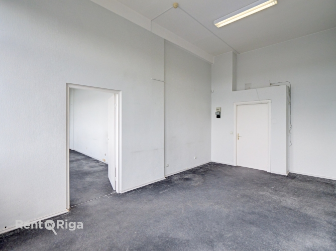Sludinājumi. Kvalitatīvs, kompakta izmēra birojs renovētā ēkā  Ganību dambī 24D.  Birojs atrodas ēkas 7. stāvā, Cena: 165 EUR/mēn Foto #3