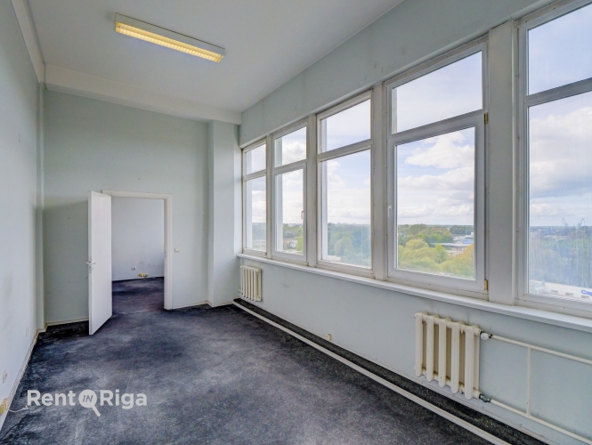 Sludinājumi. Kvalitatīvs, kompakta izmēra birojs renovētā ēkā  Ganību dambī 24D.  Birojs atrodas ēkas 7. stāvā, Cena: 165 EUR/mēn Foto #5