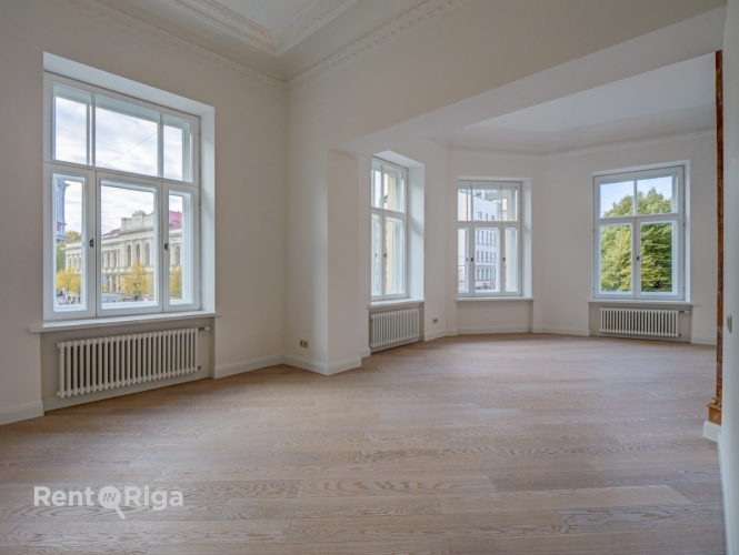 Sludinājumi. Dzīvoklis ar Elegantiem vēsturiskajiem griestiem un kamīnu!  Piedāvājumā dzīvokļi ar pilnu apdari!  Cena: 204480 EUR Foto #1