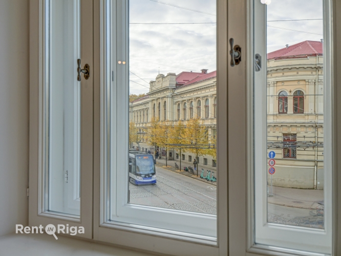 Sludinājumi. Dzīvoklis ar Elegantiem vēsturiskajiem griestiem un kamīnu!  Piedāvājumā dzīvokļi ar pilnu apdari!  Cena: 204480 EUR Foto #2