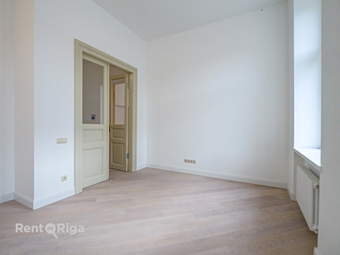 Sludinājumi. Dzīvoklis ar Elegantiem vēsturiskajiem griestiem un kamīnu!  Piedāvājumā dzīvokļi ar pilnu apdari!  Cena: 201600 EUR Foto #6