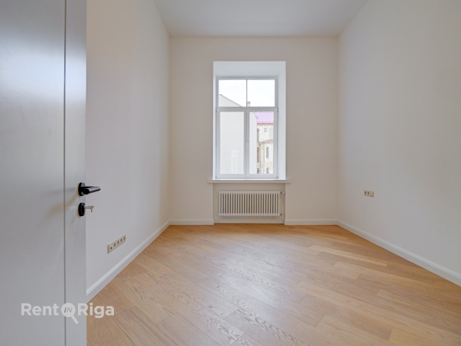 Sludinājumi. Dzīvoklis ar Elegantiem augstiem griestiem!  Piedāvājumā dzīvokļi ar pilnu apdari!  Renovētā Cena: 169200 EUR Foto #4