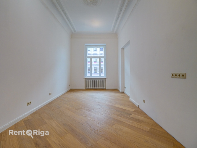 Sludinājumi. Dzīvoklis ar Elegantiem augstiem griestiem!  Piedāvājumā dzīvokļi ar pilnu apdari!  Renovētā Cena: 169200 EUR Foto #1