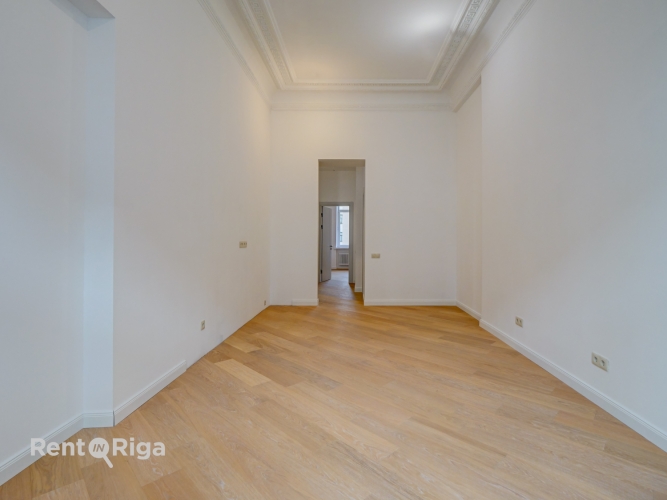 Sludinājumi. Dzīvoklis ar Elegantiem augstiem griestiem!  Piedāvājumā dzīvokļi ar pilnu apdari!  Renovētā Cena: 169200 EUR Foto #2