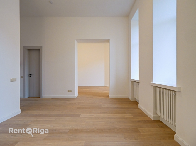 Sludinājumi. Elegants dzīvoklis ar balkonu uz iekšpagalmu!  Piedāvājumā dzīvokļi ar pilnu apdari!  Renovētā Cena: 156960 EUR Foto #4