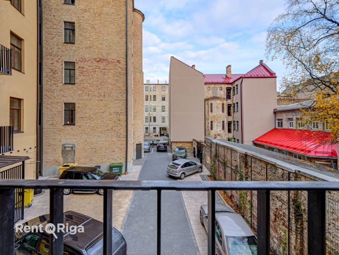 Sludinājumi. Elegants dzīvoklis ar balkonu uz iekšpagalmu!  Piedāvājumā dzīvokļi ar pilnu apdari!  Renovētā Cena: 156960 EUR Foto #3