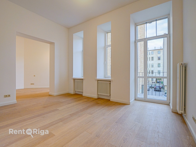 Sludinājumi. Elegants dzīvoklis ar balkonu uz iekšpagalmu!  Piedāvājumā dzīvokļi ar pilnu apdari!  Renovētā Cena: 156960 EUR Foto #1