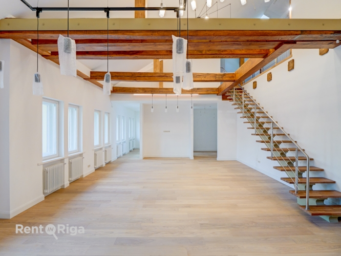 Sludinājumi. Ekskluzīvs 4-istabu mansarda dzīvoklis Rīgas centrā!  Piedāvājumā dzīvokļi ar pilnu apdari!  Cena: 676440 EUR Foto #2