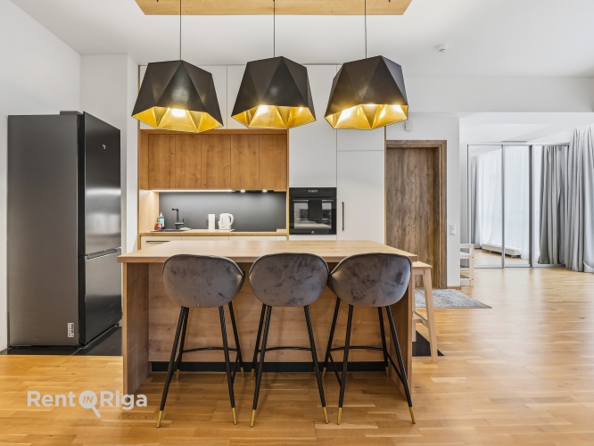 Sludinājumi. Plašs un elegantas apdares 4-istabu dzīvoklis ar terasi un pazemes stāvvietu  tikai 300 m no jūras, Cena: 265000 EUR Foto #2