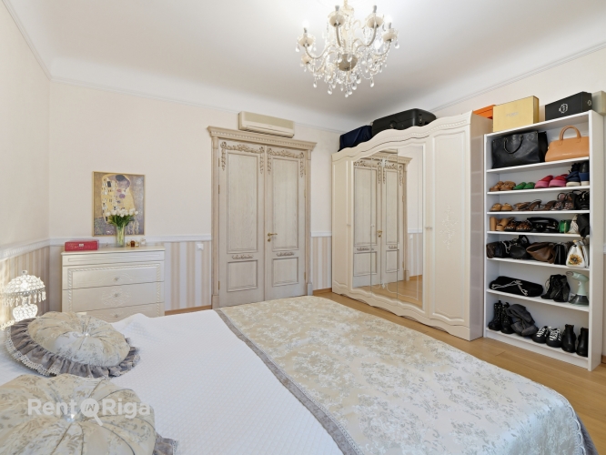 Sludinājumi. Iespēja dzīvot pašā Vecrīgas sirdī.  Šis dzīvoklis piedāvā visu, ko var vēlēties pilsētas dzīves Cena: 940 EUR/mēn Foto #4