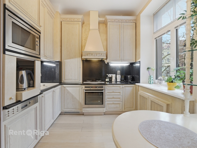 Sludinājumi. Iespēja dzīvot pašā Vecrīgas sirdī.  Šis dzīvoklis piedāvā visu, ko var vēlēties pilsētas dzīves Cena: 940 EUR/mēn Foto #6