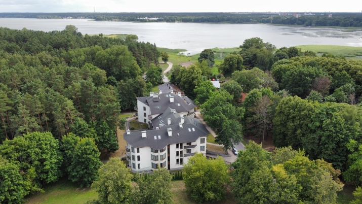 Sludinājumi. Pilnībā aprīkots un mēbelēts dzīvoklis ēkas augšējā stāvā, ar divām pazemes autostāvvietām un Cena: 345000 EUR Foto #1