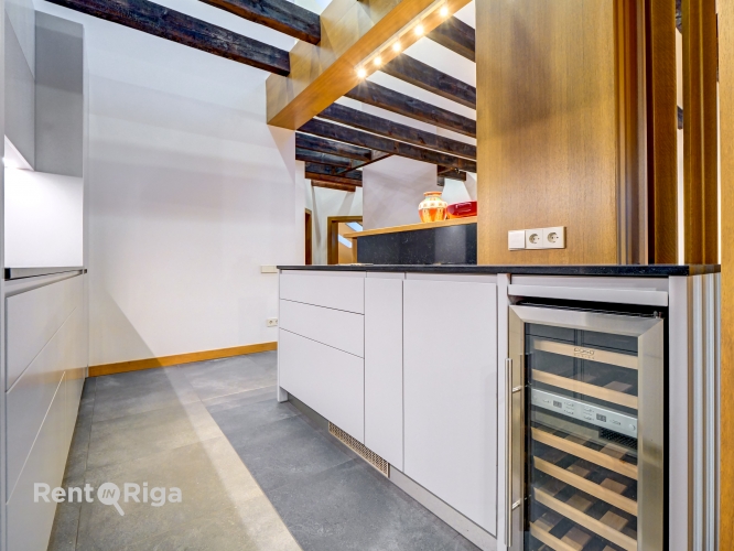 Sludinājumi. Pilnībā aprīkots un mēbelēts dzīvoklis ēkas augšējā stāvā, ar divām pazemes autostāvvietām un Cena: 345000 EUR Foto #9