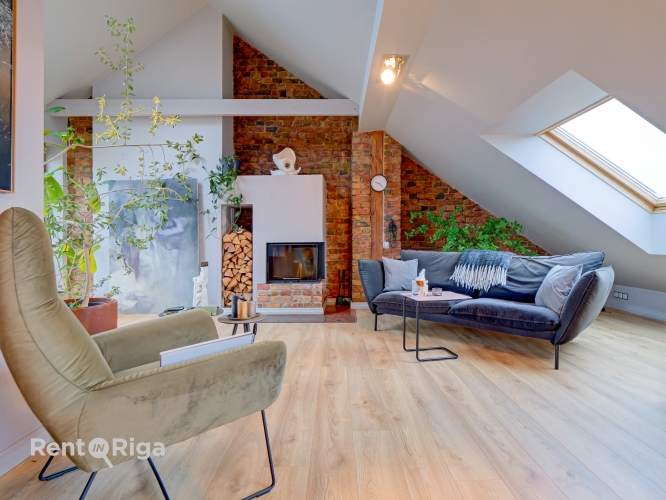 Sludinājumi. Plašs Mansarda dzīvoklis ar augstiem griestiem, plašu terasi un skatu uz Rīgas jumtiem.  Plānojums: Cena: 320000 EUR Foto #2