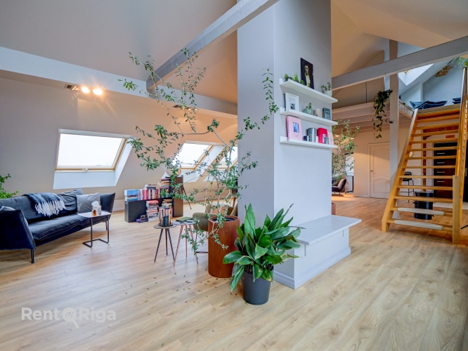 Sludinājumi. Plašs Mansarda dzīvoklis ar augstiem griestiem, plašu terasi un skatu uz Rīgas jumtiem.  Plānojums: Cena: 320000 EUR Foto #5