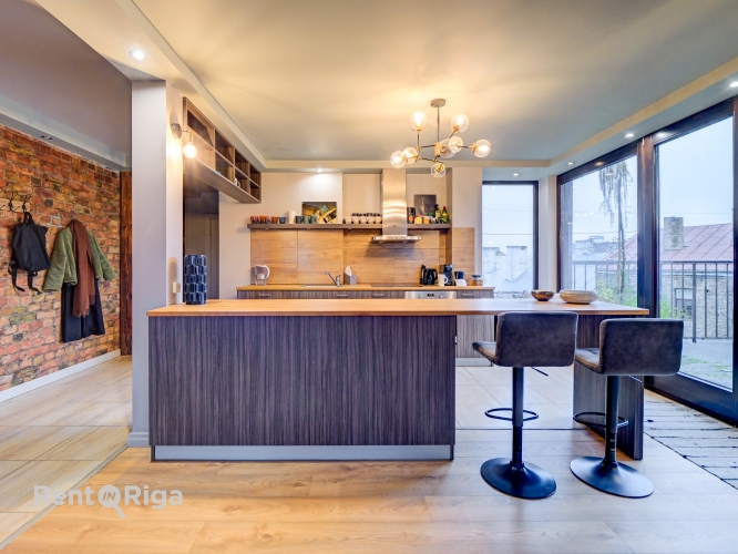 Sludinājumi. Plašs Mansarda dzīvoklis ar augstiem griestiem, plašu terasi un skatu uz Rīgas jumtiem.  Plānojums: Cena: 320000 EUR Foto #7