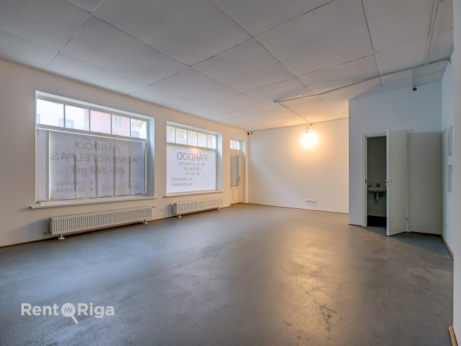 Sludinājumi. Pārdošanā komerctelpas fasādes mājā!  Piedāvājumā 1. stāva komerctelpas! Objekts atrodās klusajā Cena: 68000 EUR Foto #1