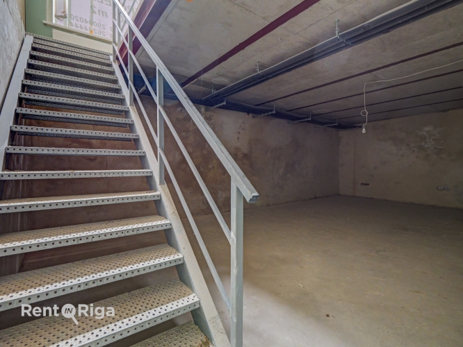 Объявление. Продаются коммерческие помещения на 1 этаже + складское помещение на -1 этаже!  Предлагаются Цена: 87000 EUR Foto #5