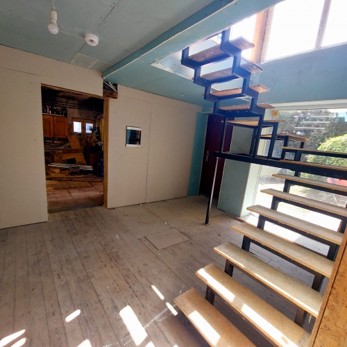 Sludinājumi. Pārdod trīs stāvu dzīvojamo māju Ogrē ar lieliskām attīstības iespējām.  Piedāvājumā  plaša un Cena: 160000 EUR Foto #2