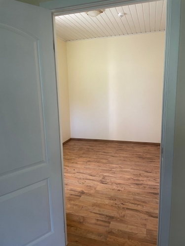 Sludinājumi. Pārdod komerciālu ēku stratēģiski izdevīgā vietā!  Izdevīgs piedāvājums uzņēmējdarbībai  tiek Cena: 130000 EUR Foto #4