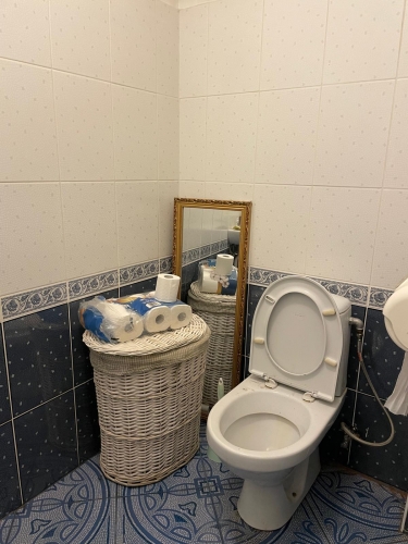 Sludinājumi. Iznomā komerciālu ēku stratēģiski izdevīgā vietā!  Piedāvājumā atsevišķi stāvoša komerciāla ēka Cena: 800 EUR/mēn Foto #7