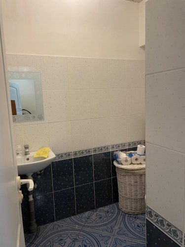 Sludinājumi. Iznomā komerciālu ēku stratēģiski izdevīgā vietā!  Piedāvājumā atsevišķi stāvoša komerciāla ēka Cena: 800 EUR/mēn Foto #8