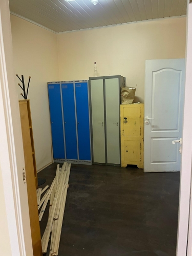 Sludinājumi. Iznomā komerciālu ēku stratēģiski izdevīgā vietā!  Piedāvājumā atsevišķi stāvoša komerciāla ēka Cena: 800 EUR/mēn Foto #9