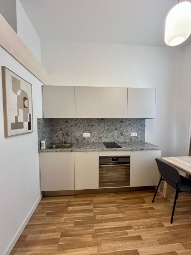 Sludinājumi. Ilgtermiņa īrei pieejams mūsdienīgs un līdz detaļām pārdomāts studio tipa dzīvoklis Skolas ielā 13 Cena: 450 EUR/mēn Foto #2