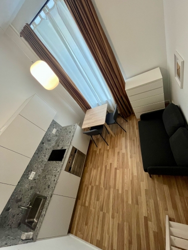 Sludinājumi. Ilgtermiņa īrei pieejams mūsdienīgs un līdz detaļām pārdomāts studio tipa dzīvoklis Skolas ielā 13 Cena: 450 EUR/mēn Foto #4