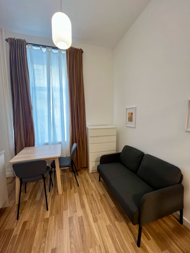 Sludinājumi. Ilgtermiņa īrei pieejams mūsdienīgs un līdz detaļām pārdomāts studio tipa dzīvoklis Skolas ielā 13 Cena: 450 EUR/mēn Foto #5