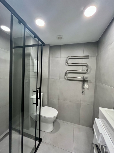 Sludinājumi. Ilgtermiņa īrei pieejams mūsdienīgs un līdz detaļām pārdomāts studio tipa dzīvoklis Skolas ielā 13 Cena: 450 EUR/mēn Foto #7