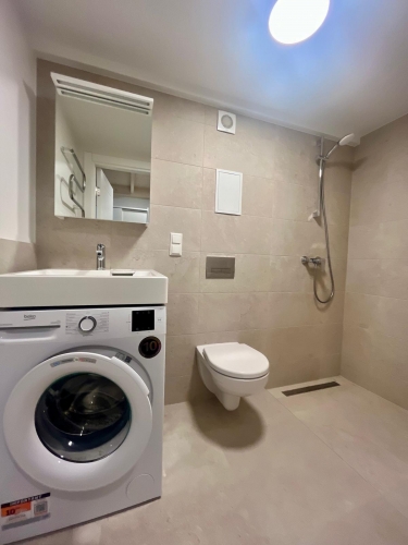 Sludinājumi. Ilgtermiņa īrei pieejams mūsdienīgs un līdz detaļām pārdomāts studio tipa dzīvoklis Skolas ielā 13 Cena: 510 EUR/mēn Foto #6