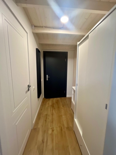 Sludinājumi. Ilgtermiņa īrei pieejams mūsdienīgs un līdz detaļām pārdomāts studio tipa dzīvoklis Skolas ielā 13 Cena: 510 EUR/mēn Foto #7