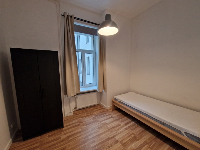 Sludinājumi. Izīrē 3-istabu dzīvokli, 52 m2 platībā Skolas ielā 13, Rīgā.  Dzīvokļa plānojums sastāv no 2 Cena: 690 EUR/mēn Foto #9