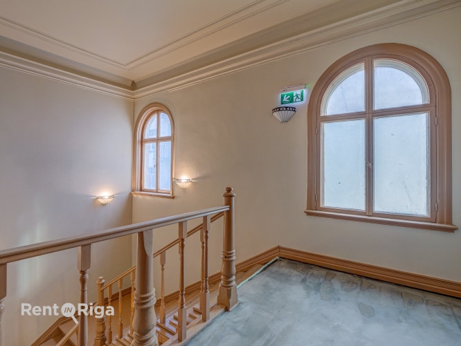 Объявление. Сдаются помещения в историческом здании на улице Элизабетес, напротив парка Эспланада.  В аренду Цена: 2484 EUR/мес. Foto #4